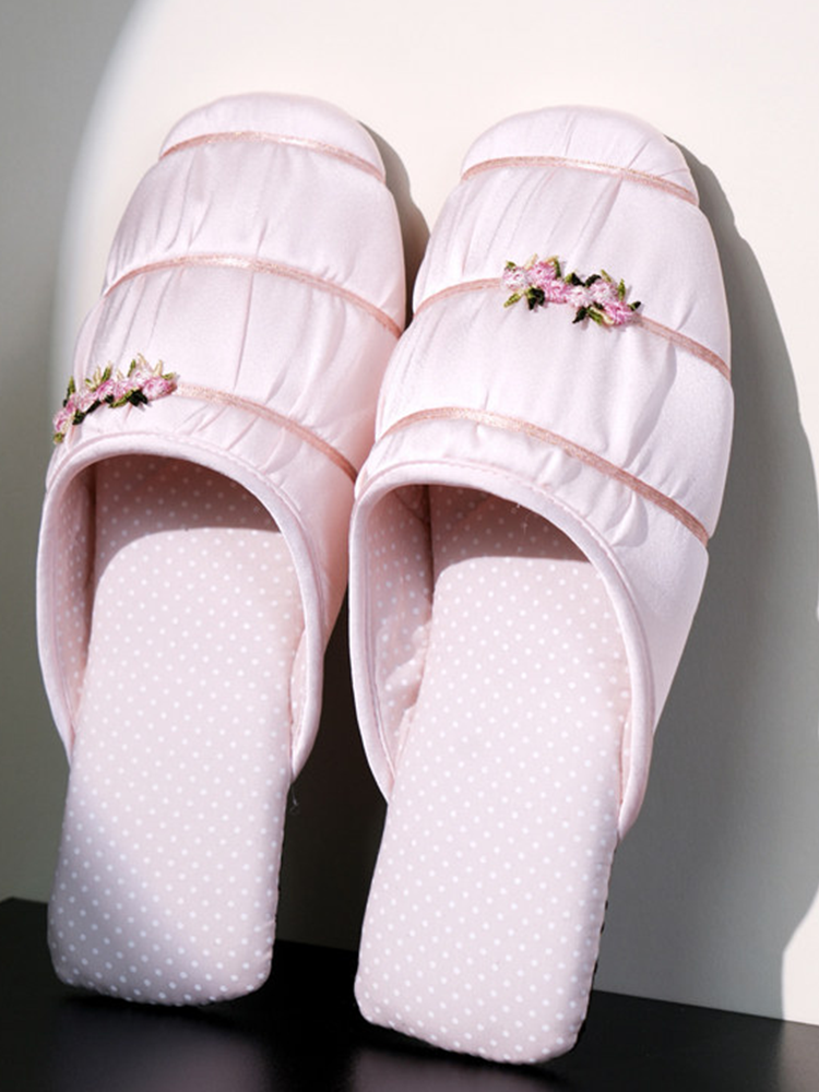 French Embroidered Bow Closed-Toe House Slippers Breathable Non Slip Quiet