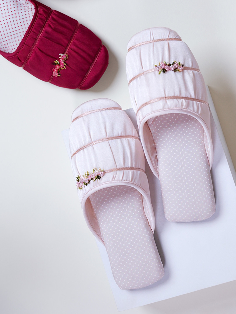 French Embroidered Bow Closed-Toe House Slippers Breathable Non Slip Quiet