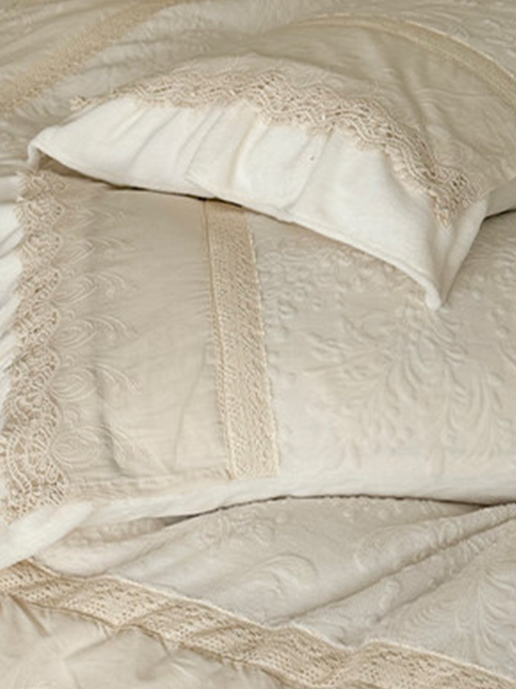 French Winter Ultra Soft Plush Fleece Bedding Set Carved Cream Lace Bed Skirt