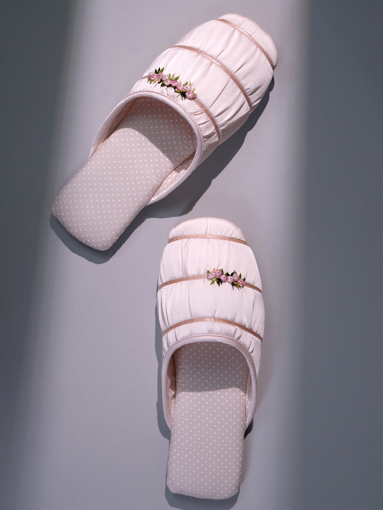 French Embroidered Bow Closed-Toe House Slippers Breathable Non Slip Quiet